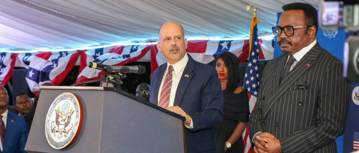 US Ambassador to Cameroon, and Cameroon’s Minister of External Relations at July 4th celebration. Photo Credits- US Embassy US Ambassador to Cameroon, and Cameroon's Minister of External Relations at July 4th celebration. Photo Credits- US Embassy